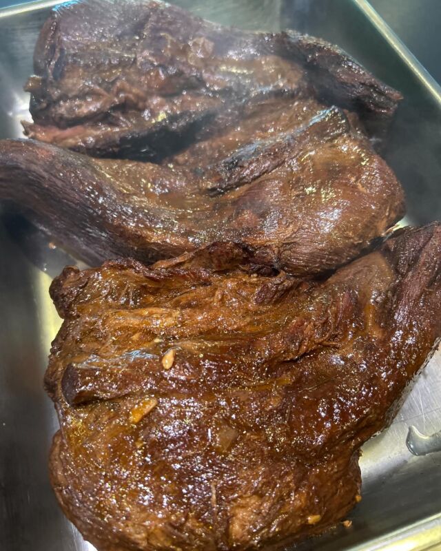 6月29日！
本日は月に1度の肉の日です🥩🍖‼️

『牛タンシチュー』　　　2,000円

ランチ・お弁当共にご予約いただけます。
本日もご来店お待ちしております。

WIZ365
熊本市中央区上水前寺1丁目6-36九州電力熊本支店1階
☎︎096-200-9354
※ご予約はDM等では受け付けておりません。

営業時間：11:00~19:00
ランチ：11:30~15:00(L.O.14:30)
テイクアウト：11:00~19:00(L.O.18:30)
定休日：水曜日

#肉の日
#牛タンシチュー
#29日
#wiz365
#お惣菜
#お弁当
#ランチ
#スイーツ
#オードブル
#テイクアウト
#九電
#プリン
#ケーキ
#配達
#上水前寺
#九州電力