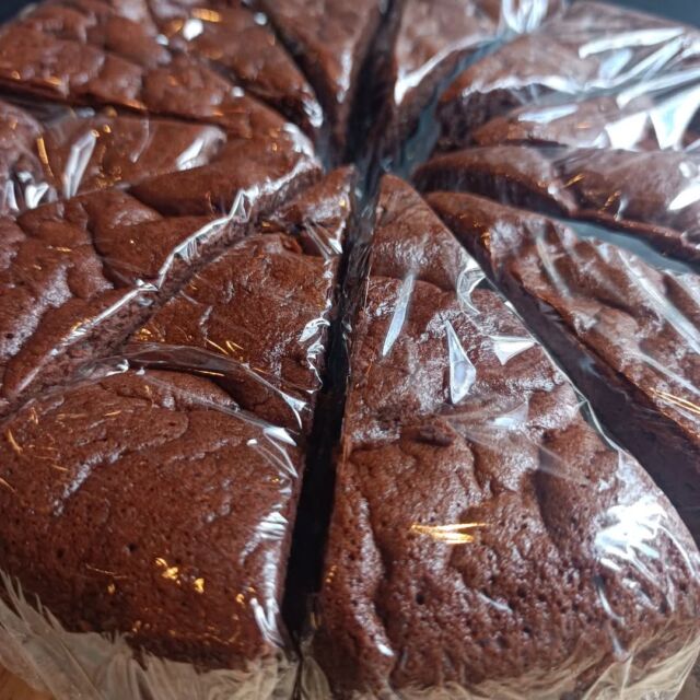 こんにちはWIZ365です。

柚子のガトーショコラ。

熊本市中央区上水前寺1丁目6-36九州電力熊本支店1階
☎︎096-200-9354

営業時間：11:00~19:00 (土・日・祝　17:00cIose)
ランチ：11:30~15:00 (L.O.14:30)
カフェ：1400~17:00 (L.O.16:00)
テイクアウト：11:00~19:00 (L.O.18:30)
定休日：水曜日

#WIZ365
#健軍ベーカリー
#ランチ
#お弁当
#お惣菜
#カレー
#オードブル
#スイーツ
#プリン
#テイクアウト
#配達
#フルーツバター
#熊本上水前寺