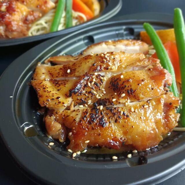 こんにちはWIZ365です。

人気の照り焼きチキンです。

お弁当もご用意できます。

熊本市中央区上水前寺1丁目6-36九州電力熊本支店1階☎︎096-200-9354

営業時間：11:00~19:00 (土・日・祝　17:00cIose)
ランチ：11:30~15:00 (L.O.14:30)
カフェ：1400~17:00 (L.O.16:00)
テイクアウト：11:00~19:00 (L.O.18:30)
定休日：水曜日

#WIZ365
#健軍ベーカリー
#ランチ#お弁当
#お惣菜#カレー
#オードブル
#スイーツ
#プリン
#テイクアウト
#配達
#フルーツバター
#熊本上水前寺