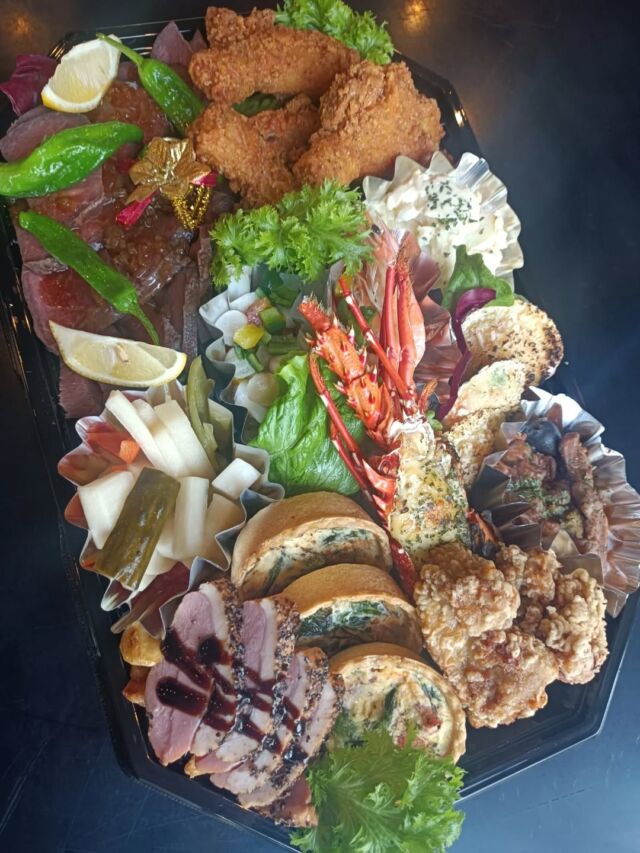 こんにちはWIZ365です。

Xmasのご予約を多数いただきありがとうございます。

ローストビーフやフライドチキンが入ったXmasオードブル。

特製タレがたまらない美味しさのチキンレッグ。

素敵なXmasを♪

熊本市中央区上水前寺1丁目6-36九州電力熊本支店1階☎︎096-200-9354

営業時間：11:00~19:00 (土・日・祝　17:00cIose)
ランチ：11:30~15:00 (L.O.14:30)
カフェ：1400~17:00 (L.O.16:00)
テイクアウト：11:00~19:00 (L.O.18:30)
定休日：水曜日

#WIZ365
#健軍ベーカリー
#ランチ#お弁当
#お惣菜#カレー
#オードブル
#スイーツ
#プリン
#テイクアウト
#配達
#フルーツバター
#熊本上水前寺