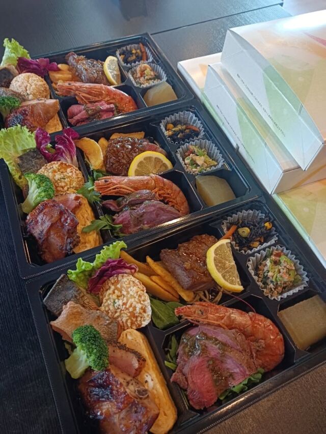 こんにちはWIZ365です。

お一人様おつまみセット。　

2名様〜　2000円〜　要予約。

紙箱に入ってるので、お祝いに選んでも、喜ばれるかも。

熊本市中央区上水前寺1丁目6-36九州電力熊本支店1階☎︎096-200-9354

営業時間：11:00~19:00 (土・日・祝　17:00cIose)
ランチ：11:30~15:00 (L.O.14:30)
カフェ：1400~17:00 (L.O.16:00)
テイクアウト：11:00~19:00 (L.O.18:30)
定休日：水曜日

#WIZ365
#健軍ベーカリー
#ランチ#お弁当
#お惣菜#カレー
#オードブル
#スイーツ
#プリン
#テイクアウト
#配達
#フルーツバター
#熊本上水前寺