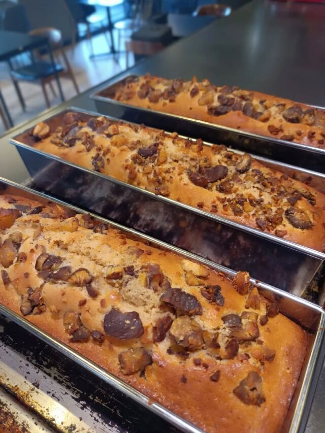 こんにちはWIZ365です。

パウンドケーキ続編。

マロンのパウンドケーキです。
マロンペーストを練り込み焼き上げました。

熊本市中央区上水前寺1丁目6-36九州電力熊本支店1階☎︎096-200-9354

営業時間：11:00~19:00 (土・日・祝　17:00cIose)
ランチ：11:30~15:00 (L.O.14:30)
カフェ：1400~17:00 (L.O.16:00)
テイクアウト：11:00~19:00 (L.O.18:30)
定休日：水曜日

#WIZ365
#健軍ベーカリー
#ランチ#お弁当
#お惣菜#カレー
#オードブル
#スイーツ
#プリン
#テイクアウト
#配達
#フルーツバター
#熊本上水前寺