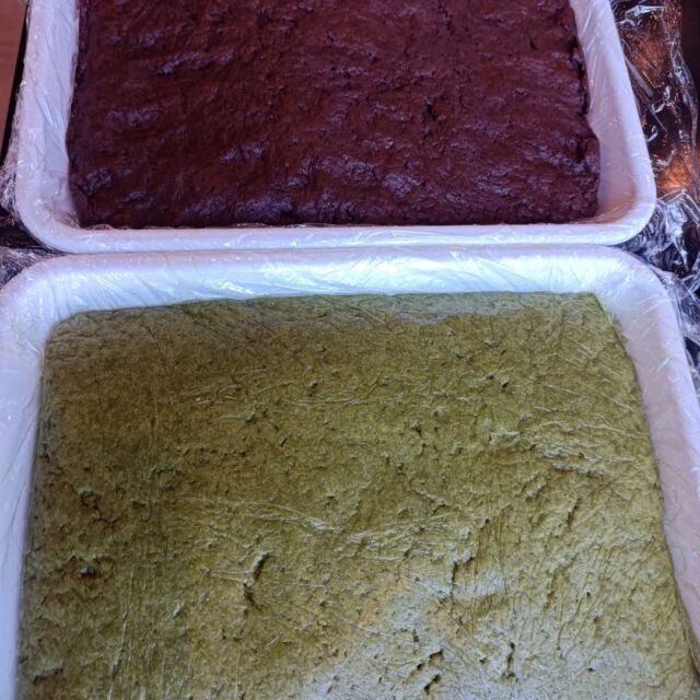 こんにちはWIZ365です。

抹茶スコーンとカカオスコーン。

販売予定です！

熊本市中央区上水前寺1丁目6-36九州電力熊本支店1階☎︎096-200-9354

営業時間：11:00~19:00 (土・日・祝　17:00cIose)
ランチ：11:30~15:00 (L.O.14:30)
カフェ：1400~17:00 (L.O.16:00)
テイクアウト：11:00~19:00 (L.O.18:30)
定休日：水曜日

#WIZ365
#健軍ベーカリー
#ランチ#お弁当
#お惣菜カレー
オードブル
スイーツや
プリン
テイクアウト
配達
フルーツバター
熊本上水前寺