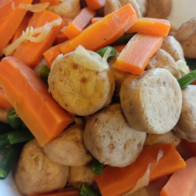 こんにちはWIZ365です。

がんもの含め煮。

熊本市中央区上水前寺1丁目6-36九州電力熊本支店1階☎︎096-200-9354

営業時間：11:00~18:00 (o.s17:00)
(土・日・祝　17:00cIose)
ランチ：11:30~15:00 (L.O.14:00)
カフェ：14:00~17:00 (L.O.16:00)
テイクアウト：11:00~18:00 (L.O.17:00)
定休日：水曜日

#WIZ365
#健軍ベーカリー
#ランチ#お弁当
#お惣菜
カレー
オードブル
スイーツ
プリン
テイクアウト
配達
フルーツバター
熊本上水前寺