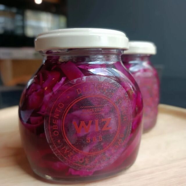 こんにちはWIZ365です。

赤キャベツのピクルス。
久しぶりの再登場！

熊本市中央区上水前寺1丁目6-36九州電力熊本支店1階☎︎096-200-9354

営業時間：11:00~18:00 (o.s17:00)
(土・日・祝　17:00cIose)
ランチ：11:30~15:00 (L.O.14:00)
カフェ：14:00~17:00 (L.O.16:00)
テイクアウト：11:00~18:00 (L.O.17:00)
定休日：水曜日

#WIZ365
#健軍ベーカリー
#ランチ#お弁当
#お惣菜
カレー
オードブル
スイーツ
プリン
テイクアウト
配達
フルーツバター
熊本上水前寺