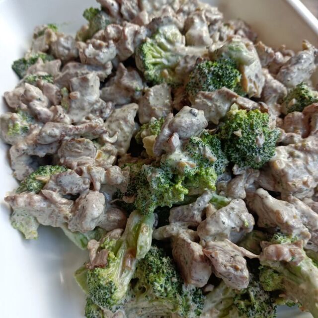 こんにちはWIZ365です。

地鶏＆ブロッコリーの柚子ごしょうマヨ。

おかずの1品にいかがですか。

熊本市中央区上水前寺1丁目6-36九州電力熊本支店1階☎︎096-200-9354

営業時間：11:00~18:00 (o.s17:00)
(土・日・祝　17:00cIose)
ランチ：11:30~15:00 (L.O.14:00)
カフェ：14:00~17:00 (L.O.16:00)
テイクアウト：11:00~18:00 (L.O.17:00)
定休日：水曜日

#ランチ
#お弁当・お惣菜
#テイクアウト
#オードブル