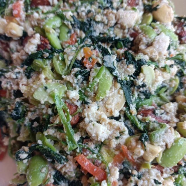 こんにちはWIZ365です。

当店、大人気の白和えです。

ほうれん草＆人参に、ナッツとクリームチーズが入って、とまらない美味しさ！

こちらは、毎日、お惣菜で用意している一品です。

熊本市中央区上水前寺1丁目6-36九州電力熊本支店1階☎︎096-200-9354

営業時間：11:00~18:00 (o.s17:00)
(土・日・祝　17:00cIose)
ランチ：11:30~15:00 (L.O.14:00)
カフェ：14:00~17:00 (L.O.16:00)
テイクアウト：11:00~18:00 (L.O.17:00)
定休日：水曜日

#ランチ
#お弁当・お惣菜
#テイクアウト
#オードブル