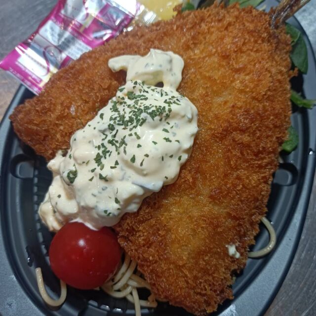 こんにちはWIZ365です。

当店は、お弁当だけじゃないんですッ！
お弁当のおかずを、単品でも販売しています。

唐揚げや、カキフライ、ミックスフライアジフライ、ハンバーグ、生姜焼きなど・・

ご飯があるけど、作るのは面倒くさい(ToT)
そんな時、WIZを思い出してください(*^^*)

お電話予約でスムーズにお渡しできますので、お気軽にお電話ください。

スタッフ一同お待ちしております♪

熊本市中央区上水前寺1丁目6-36九州電力熊本支店1階☎︎096-200-9354

営業時間：11:00~18:00 (o.s17:00)
(土・日・祝　17:00cIose)
ランチ：11:30~15:00 (L.O.14:00)
カフェ：14:00~17:00 (L.O.16:00)
テイクアウト：11:00~18:00 (L.O.17:00)
定休日：水曜日

#ランチ
#お弁当・お惣菜
#テイクアウト
#オードブル