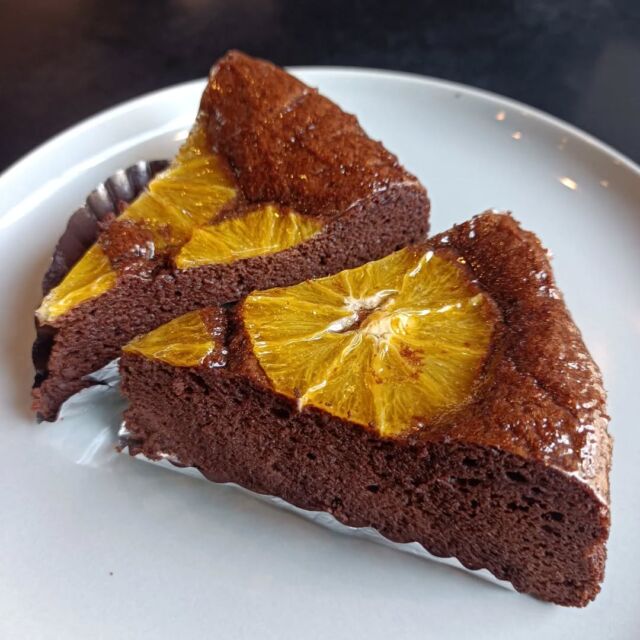 こんにちはWIZ365です。

ガトーショコラのオランジェ。
珈琲と一緒にいかがですか。

熊本市中央区上水前寺1丁目6-36九州電力熊本支店1階☎︎096-200-9354

営業時間：11:00~18:00 (o.s17:00)
(土・日・祝　17:00cIose)
ランチ：11:30~15:00 (L.O.14:00)
カフェ：14:00~17:00 (L.O.16:00)
テイクアウト：11:00~18:00 (L.O.17:00)
定休日：水曜日

#ランチ
#お弁当・お惣菜
#テイクアウト
#オードブル