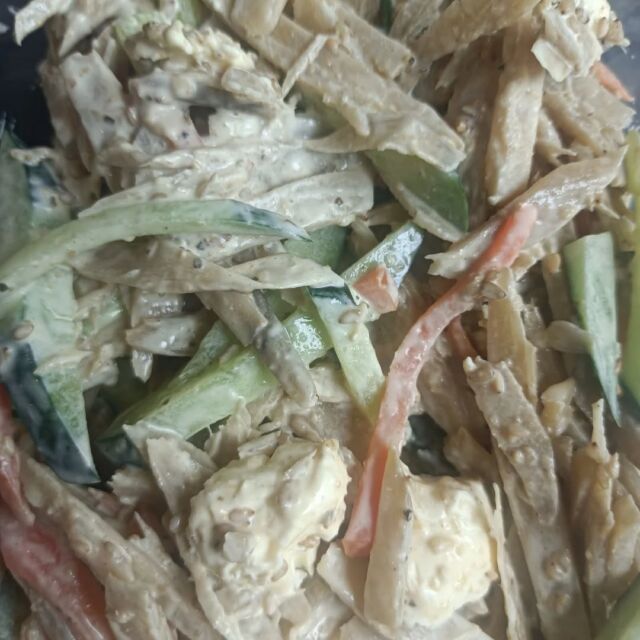 こんにちはWIZ365です。

ごぼうサラダ　クリームチーズ入り。

こちらのお惣菜も人気です。

熊本市中央区上水前寺1丁目6-36九州電力熊本支店1階☎︎096-200-9354

営業時間：11:00~18:00 (o.s17:00)
(土・日・祝　17:00cIose)
ランチ：11:30~15:00 (L.O.14:00)
カフェ：14:00~17:00 (L.O.16:00)
テイクアウト：11:00~18:00 (L.O.17:00)
定休日：水曜日

#ランチ
#お弁当・お惣菜
#テイクアウト
#オードブル