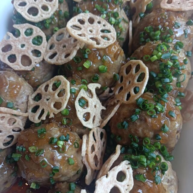 こんにちはWIZ365です。

WIZのお惣菜。

蓮根入り鶏つくね。

熊本市中央区上水前寺1丁目6-36九州電力熊本支店1階☎︎096-200-9354

営業時間：11:00~18:00 (o.s17:00)
(土・日・祝　17:00cIose)
ランチ：11:30~15:00 (L.O.14:00)
カフェ：14:00~17:00 (L.O.16:00)
テイクアウト：11:00~18:00 (L.O.17:00)
定休日：水曜日

#ランチ
#お弁当お惣菜
#テイクアウト
#オードブル