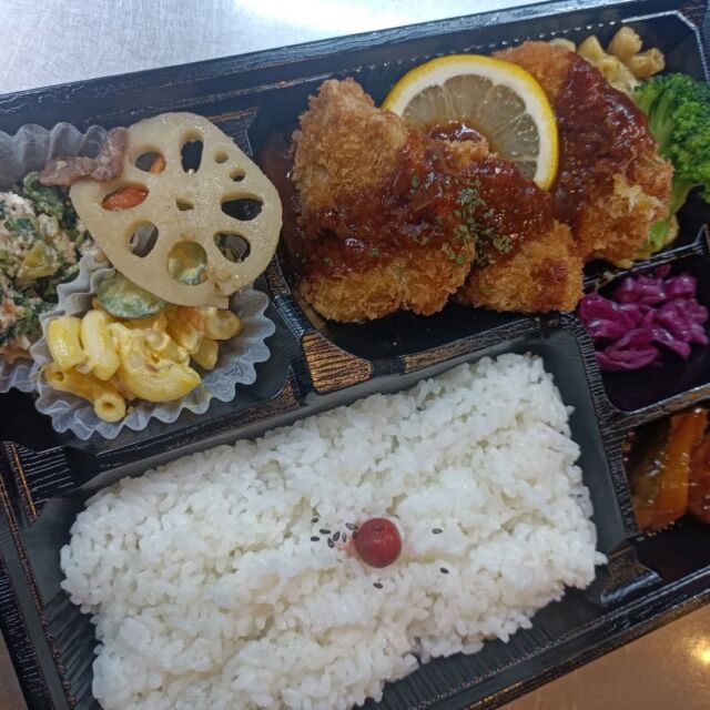 こんにちはWIZ365です。

当店人気のお肉BOX。

本日の肉BOXは、豚ヒレのカツレツです。

熊本市中央区上水前寺1丁目6-36九州電力熊本支店1階☎︎096-200-9354

営業時間：11:00~18:00 (o.s17:00)
(土・日・祝　17:00cIose)
ランチ：11:30~15:00 (L.O.14:00)
カフェ：14:00~17:00 (L.O.16:00)
テイクアウト：1:00~18:00 (L.O.17:00)
定休日：水曜日

#ランチ
#お弁当お惣菜
#テイクアウト
#オードブル