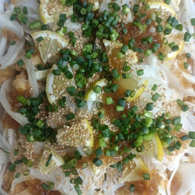 こんにちはWIZ365です。

お惣菜。

穴子＆新玉ねぎの南蛮です。

新玉ねぎは、今が旬なので、おすすめです。

熊本市中央区上水前寺1丁目6-36九州電力熊本支店1階☎︎096-200-9354

営業時間：11:00~18:00 (o.s17:00)
(土・日・祝　17:00cIose)
ランチ：11:30~15:00 (L.O.14:00)
カフェ：14:00~17:00 (L.O.16:00)
テイクアウト：1:00~18:00 (L.O.17:00)
定休日：水曜日

#ランチ
#お弁当お惣菜
#テイクアウト
#オードブル