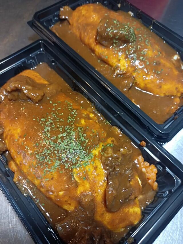 こんにちはWIZ365です。

お弁当。

カレーが選べるオムカレーです。

牛すじカレー・キーマ・バターチキンから、お選びできます。

暑い夏には、食欲そそるカレーですね。

熊本市中央区上水前寺1丁目6-36九州電力熊本支店1階☎︎096-200-9354

営業時間：11:00~18:00 (o.s17:00)
(土・日・祝　17:00cIose)
ランチ：11:30~15:00 (L.O.14:00
カフェ：14:00~17:00 (L.O.16:00)
テイクアウト：1:00~18:00 (L.O.17:00)
定休日：水曜日

#ランチ
#お弁当お惣菜
#テイクアウト
#オードブル