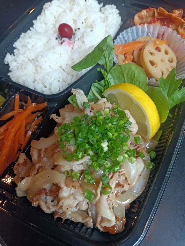 こんにちはWIZ365です。

NEW MENU!

豚バラネギ塩弁当。

人気のネギ塩味です！

熊本市中央区上水前寺1丁目6-36九州電力熊本支店1階☎︎096-200-9354

営業時間：11:00~18:00 (o.s17:00)
(土・日・祝　17:00cIose)
ランチ：11:30~15:00 (L.O.14:00
カフェ：14:00~17:00 (L.O.16:00)
テイクアウト：1:00~18:00 (L.O.17:00)
定休日：水曜日

#ランチ
#お弁当お惣菜
#テイクアウト
#オードブル
