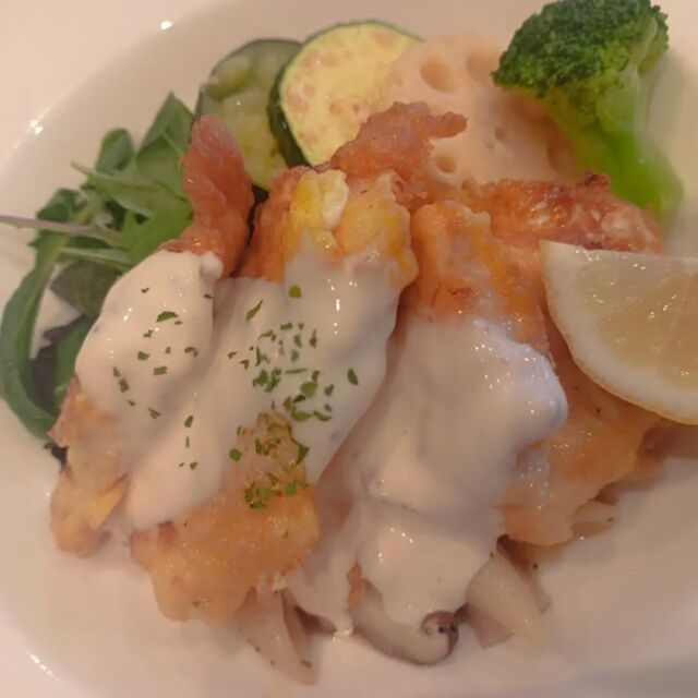 こんにちはWIZ365です。

本日のお肉ランチ。

揚げないチキン南蛮です。

自家製のタルタルソース(チキン南蛮仕様)で、おすすめのランチです！

ご来店お待ちしております✨

熊本市中央区上水前寺1丁目6-36九州電力熊本支店1階☎︎096-200-9354

営業時間：11:00~18:00 (o.s17:00)
(土・日・祝　17:00cIose)
ランチ：11:30~15:00 (L.O.14:00
カフェ：14:00~17:00 (L.O.16:00)
テイクアウト：1:00~18:00 (L.O.17:00)
定休日：水曜日

#ランチ
#お弁当お惣菜
#テイクアウト
#オードブル